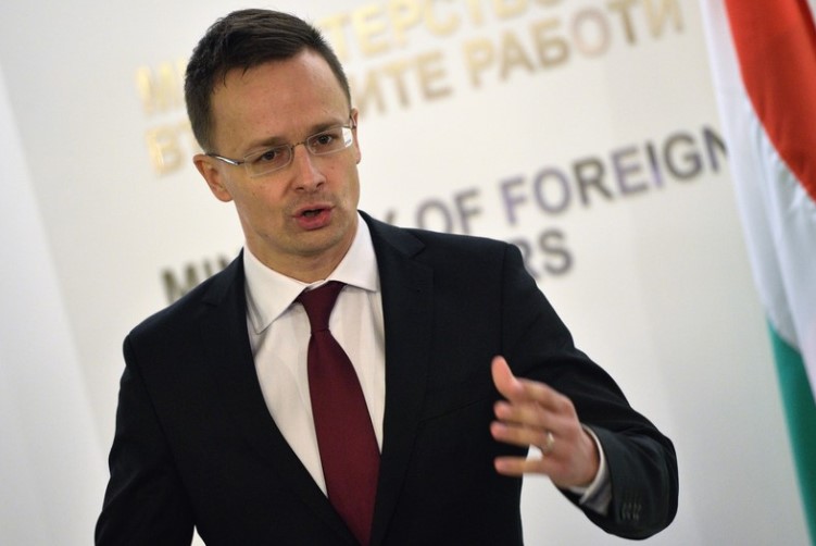 Сијарто: Унгарија не сака да испраќа муниција во Украина