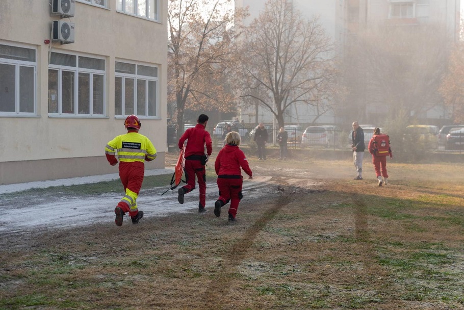 Дојава за бомби во основни училишта во Скопје – евакуирани „Лазо Ангеловски“ и „Љубен Лапе“