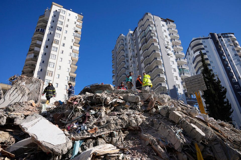 Бројот на жртви по земјотресот во Турција се зголеми на 48.448, од нив 6.600 се странци
