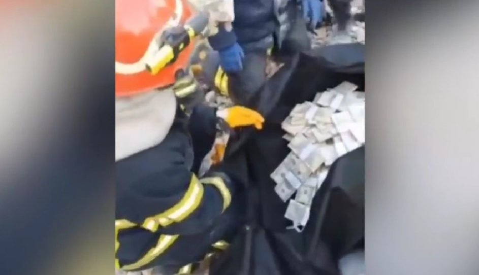 (ВИДЕО) Спасувачите во Турција пронајдоа торба со два милиони долари