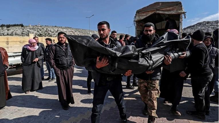 Најмалку 53 лица загинаа во нападот на ИД во Сирија