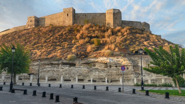 (ФОТО) Земјотресот во Турција уништи замок стар 2.000 години
