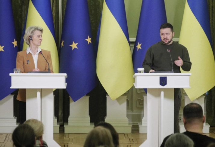 Фон дер Лајен во Киев: ЕУ планира нов пакет санкции против Москва до годишнината од руската инвазија