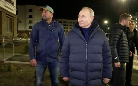 Путин во ненадејна посета на Мариупол