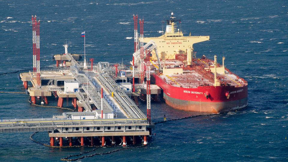 Цените на нафтата паднаа по извештајот дека Обединетите Арапски Емирати имале дебата за напуштање на ОПЕК