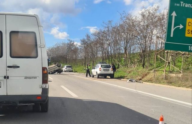 (ФОТО) Сообраќајка на скопската обиколница, се преврте автомобил