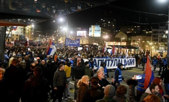 „Блиц“: Екстремисти планираат улични протести во Србија