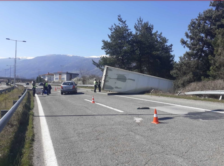 Камионот што излета кај Тетово го управувал 35 годишен возач од Црна Гора