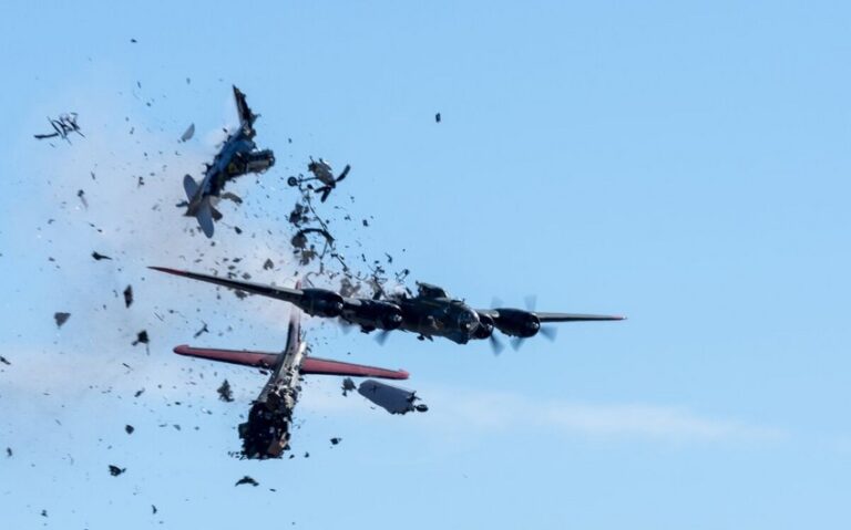 (ВИДЕО) Два авиона се судрија во воздух во близина на Рим, пилотите загинаа