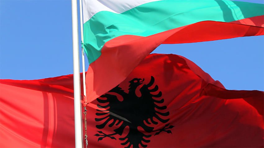 Македонија побарала поддршка од албанската влада за запирање на асимилацијата на Македонците во Албанија од страна на Бугарија