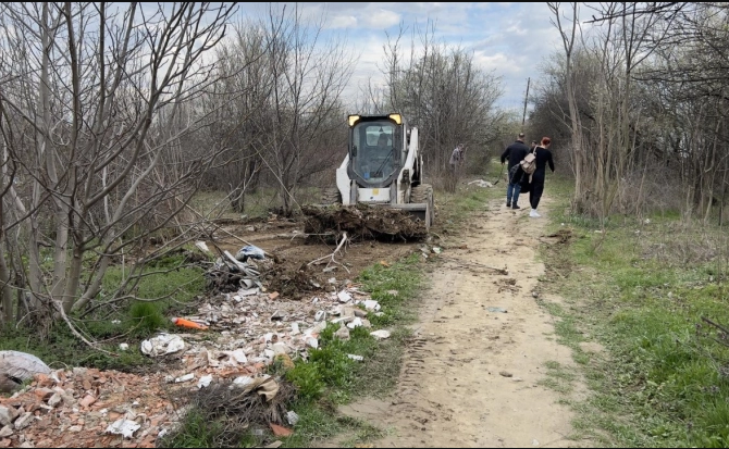 (ФОТО) Општина Кисела Вода спроведе акција за чистење на депонијата во Расадник