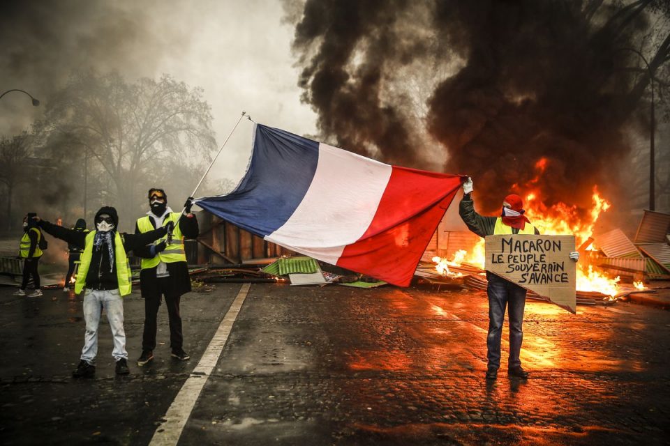 Емануел Макрон се соочува со 200 протести низ Франција поради промените во пензиите