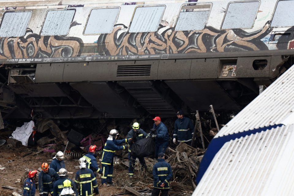 (ВИДЕО) Бројот на загинати во Грција се зголеми на 40, се трага по најмалку 50 луѓе