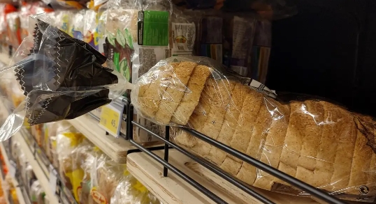 Рафтовите останаа празни, нема леб по продавниците
