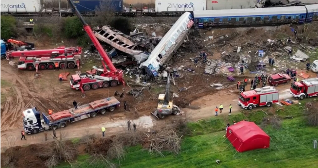 Продолжува идентификацијата на жртвите во железничката несреќа во Грција, официјално потврдени 57 загинати