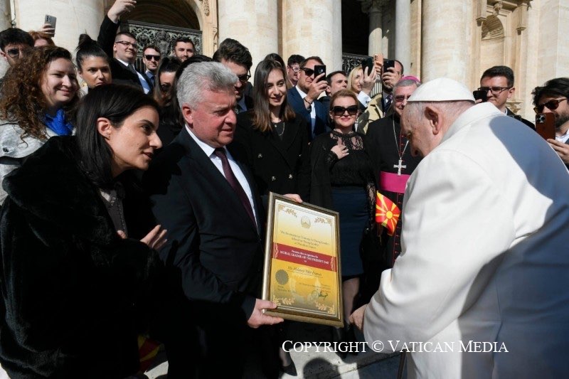 Папата Франциск доби признание од Иванов и Школата за млади лидери