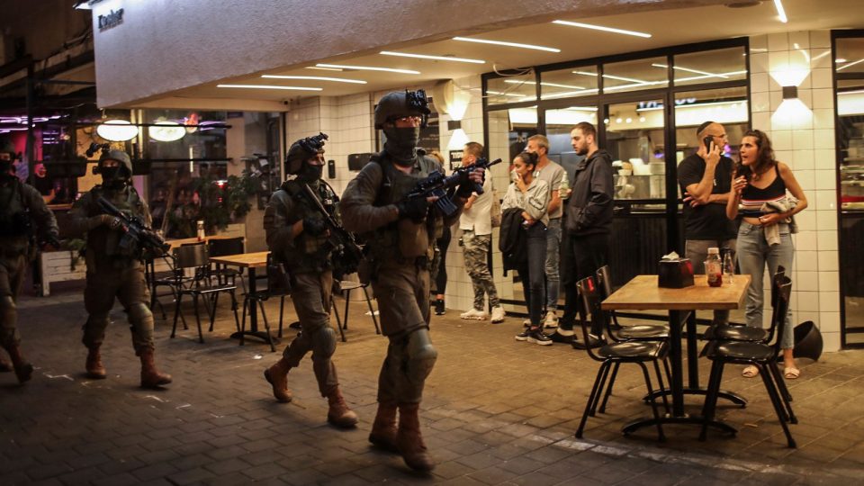 Палестински напаѓач отвори оган во центарот на Тел Авив