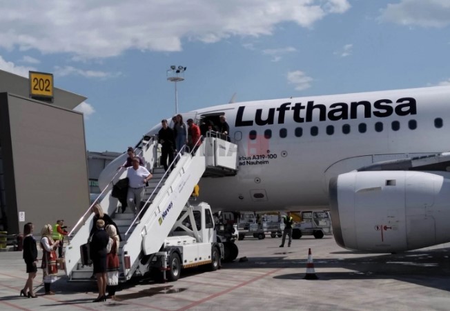 На скопскиот аеродром слета првиот авион на „Луфтханза“ од Франкфурт