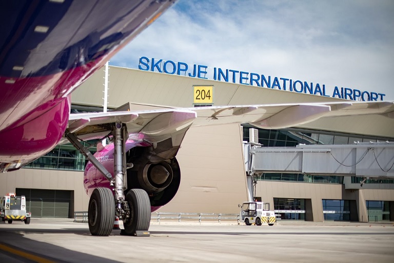 ОД ДЕНЕС: На скопскиот аеродром треба да пристигнете три часа пред летот за чекирање на багажот