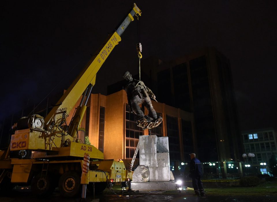 Споменикот на Ќосето ќе се постави во Горно Лисиче само ако Собранието ја прифати иницијативата, вели Муцунски