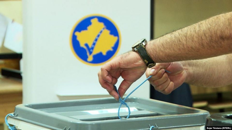 ЦИК на Косово: Состојбата е мирна, сите гласачки места за изборите во четирите општини на северот се отворени