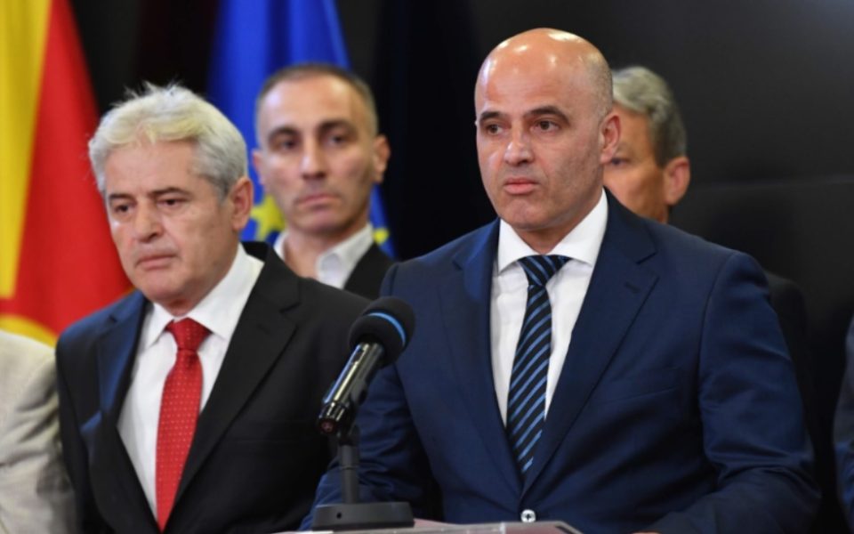 (ФОТО) ВМРО-ДПМНЕ: Каде оди Ковачевски? Симпатизер на Путин сега ќе пишува уставни амандмани во работната група, која тој ја формира