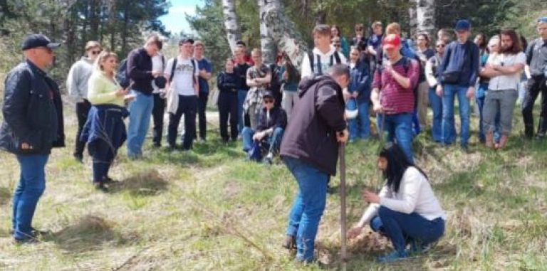 Шведски и кавадаречки средношколци пошумуваа кај одморалиштето Михајлово