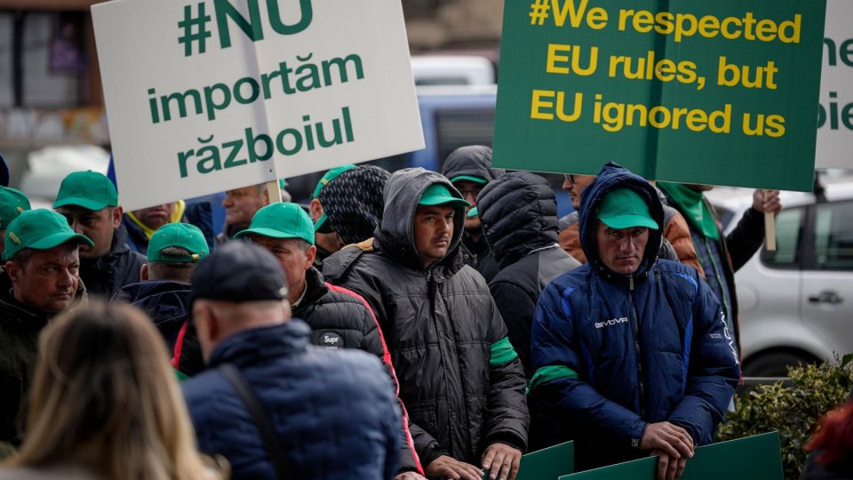 Романските и бугарските земјоделци лути на украинскиот увоз на земјоделски производи