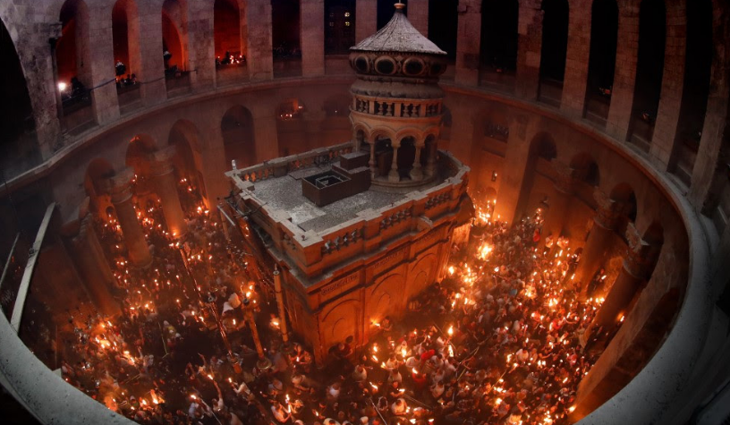 (ВО ЖИВО) Верниците се во исчекување на Светиот оган во Ерусалим