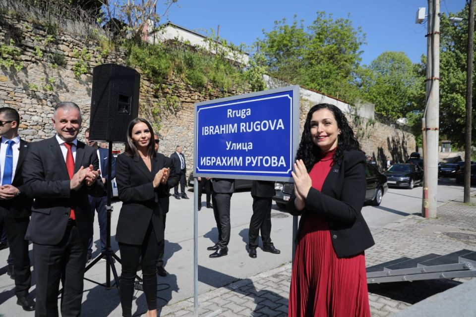 Претседателката на Косово ја инаугурира улицата Ибрахим Ругова во Чаир