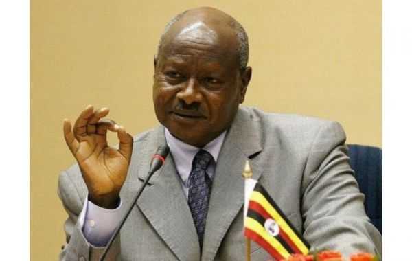 Претседателот на Уганда ја повика Африка да го „спаси светот од хомосексуалноста“