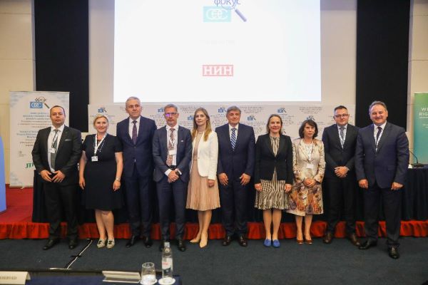 Ангеловска-Бежоска на Самит во Црна Гора: Истрајноста на политиките е од суштинско значење за стабилизирање на инфлацијата