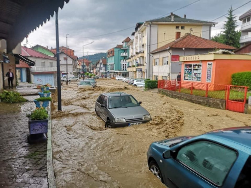 Поплави во Босна и Херцеговина: Во Челиќ е прогласена состојба на природна катастрофа