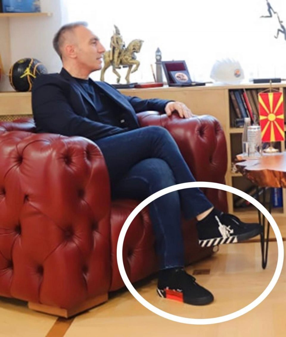 По потпишувањето на договорот, Груби почна да носи патики кои чинат колку една македонска плата, велат од ВМРО ДПМНЕ