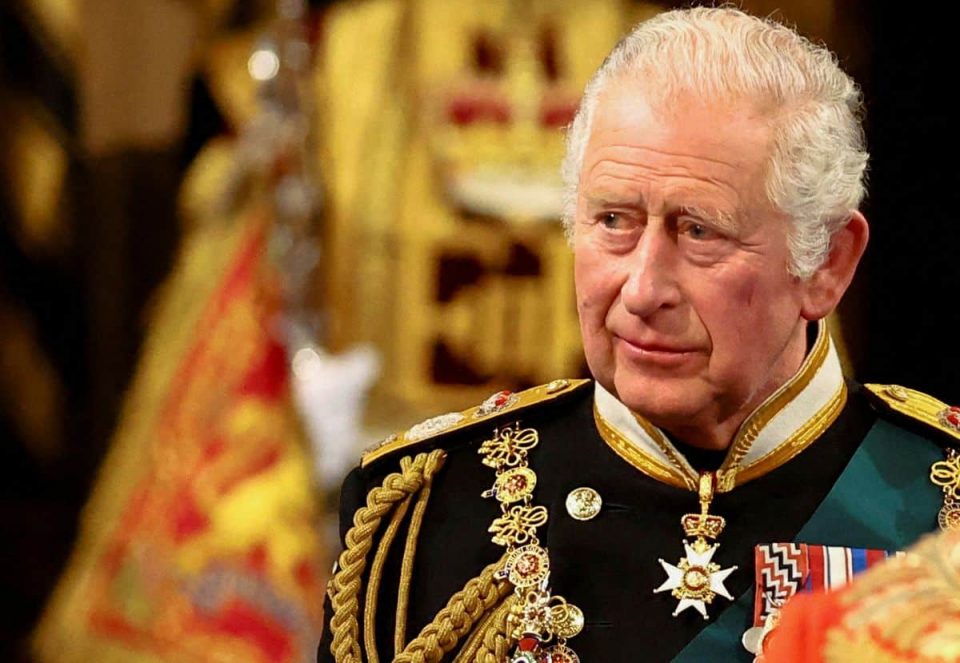 Чарлс Трети станува 40-тиот британски монарх крунисан во Вестминстерската опатија