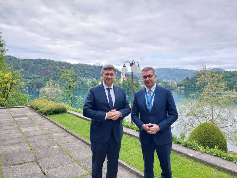 Мицкоски: На средбата со Пленковиќ разговаравме и за идните мостови на соработка помеѓу двете пријателски држави