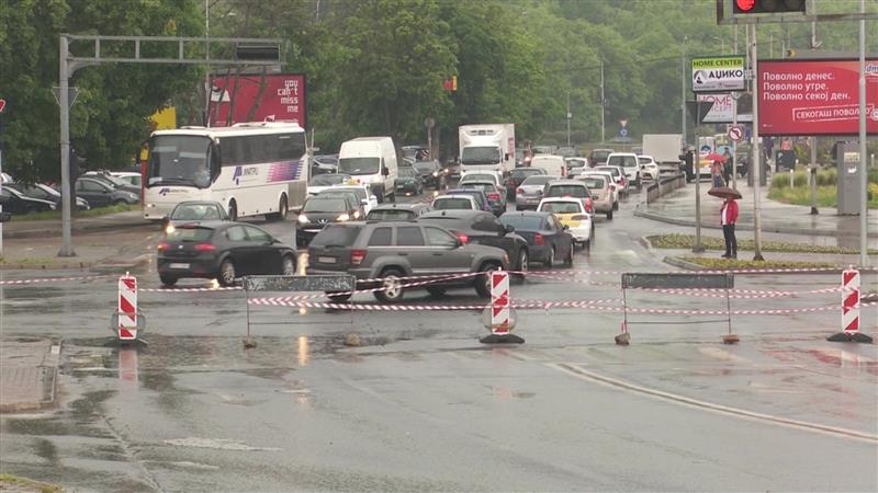 (ВИДЕО) Сообраќаен хаос во Скопје: Мостот „Беласица“ најмалку една година ќе биде надвор од употреба