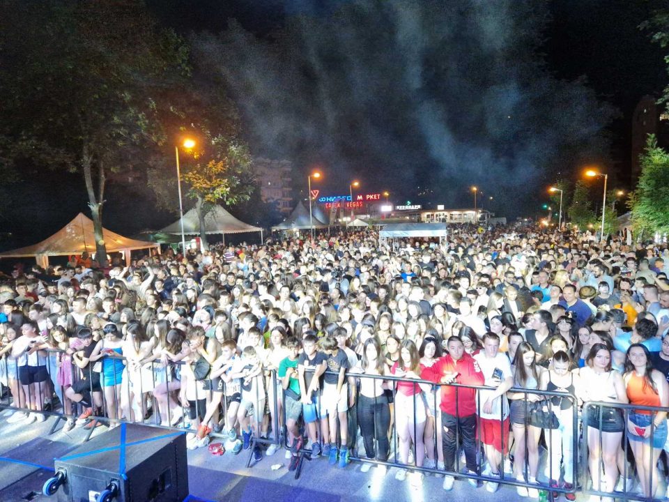 (ФОТО) Над 15 000 луѓе синоќа на Културното лето во Кисела Вода