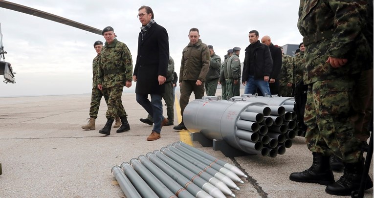 Вучиќ за Фајненшл Тајмс: Не сум будала, свесен сум дека оружјето може да заврши во Украина