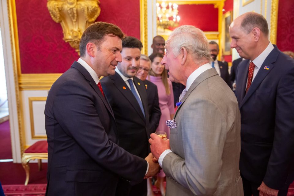 Османи до Кралот Чарлс Трети: Благодарни сме за тридецениската поддршка на Македонија од Обединетото Кралство
