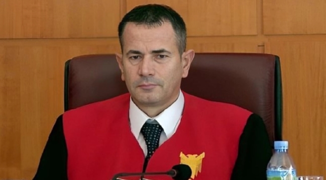 Поранешниот претседател на Уставниот суд на Албанија казнет поради прикривање имот