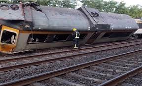 Индија: Најмалку 50 луѓе загинаа во железничка несреќа