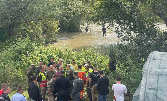 Пронајден автомобилот кој падна во Лепенец, уште се трага по патниците