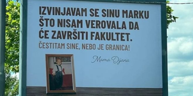 (ФОТО) Невообичаен билборд во Белград: Мајка му се извинува на синот