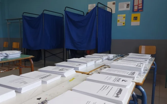 Рекордно мала излезност на изборите во Грција, големите партии загубија гласови