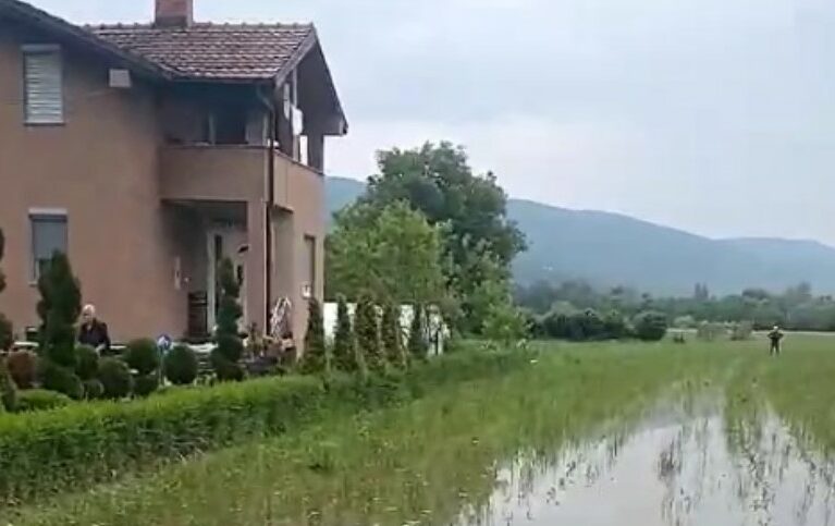 Се излеа Вардар кај тетовското село Раотинце, поплавени се куќи и ниви