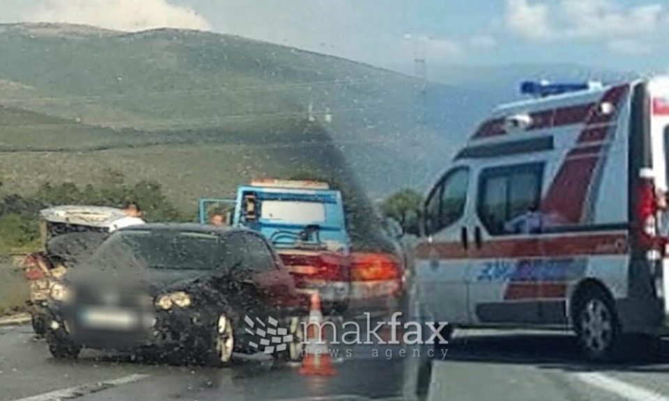 Тешка сообраќајка во Зајас: Се судрија три автомобили и шлепер