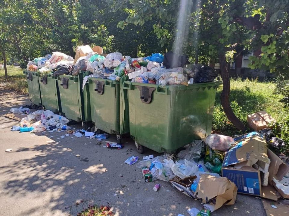 (ФОТОГАЛЕРИЈА) Скопје закопано во ѓубре, никој не презема ништо
