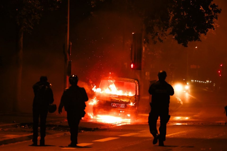 Продолжуваат немирите во Франција, 78 приведени вчеравечер