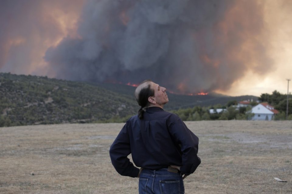 (ВИДЕО) Пожарите во Грција косат сѐ пред себе
